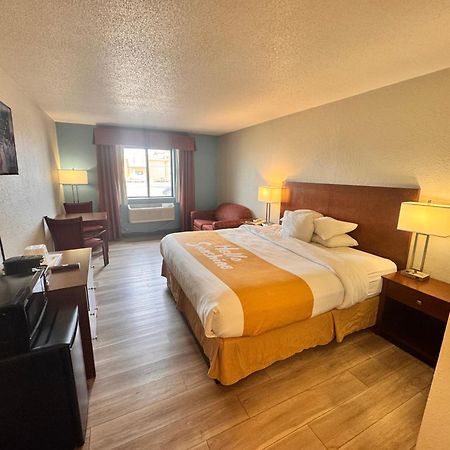 Days Inn By Wyndham Salina I-70 Kültér fotó