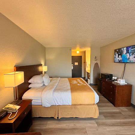 Days Inn By Wyndham Salina I-70 Kültér fotó