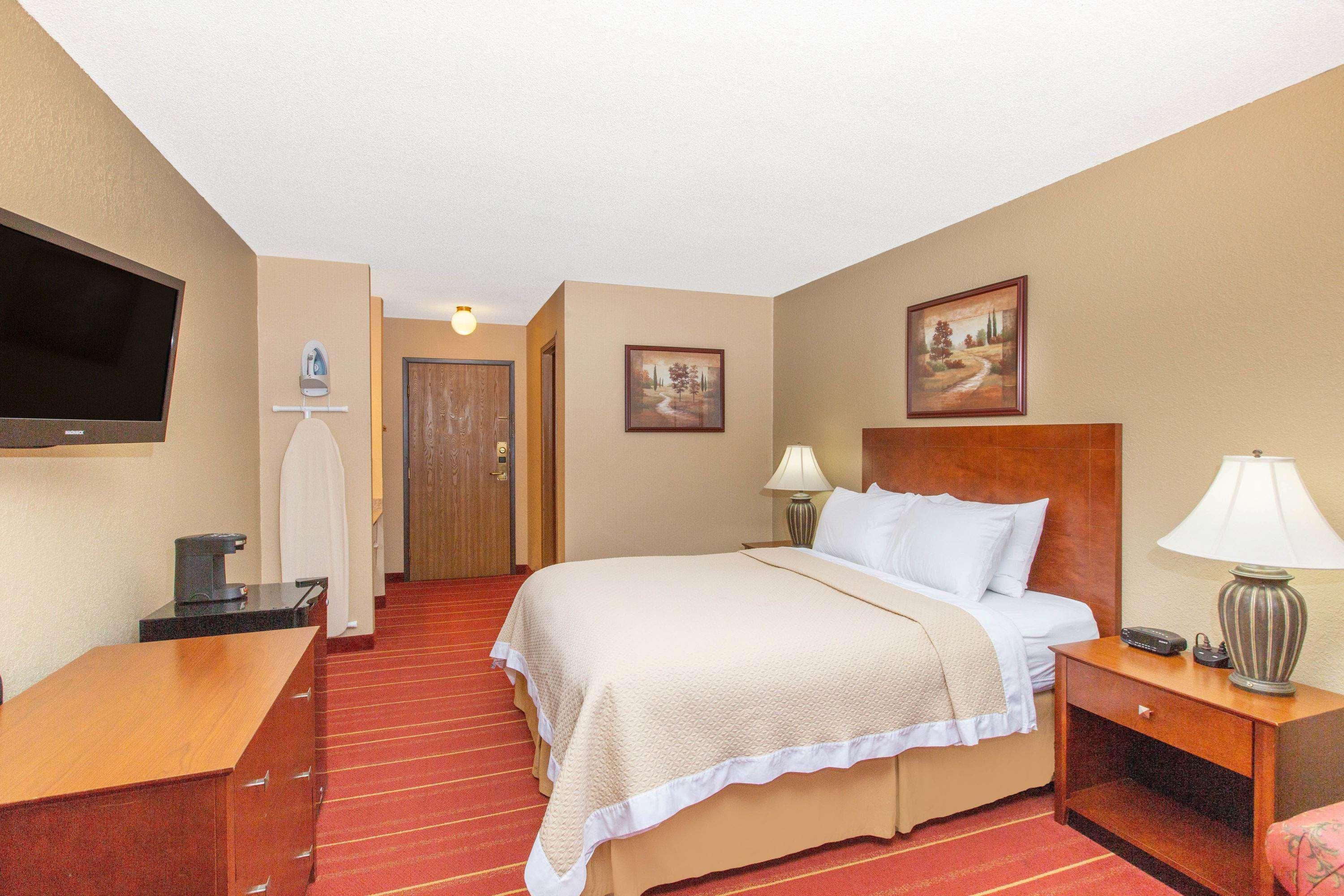 Days Inn By Wyndham Salina I-70 Kültér fotó