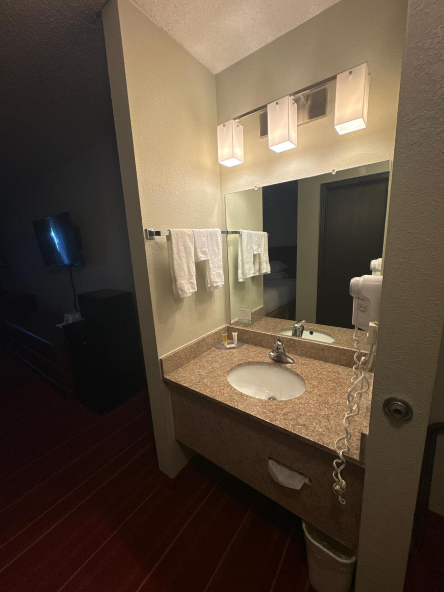 Days Inn By Wyndham Salina I-70 Kültér fotó