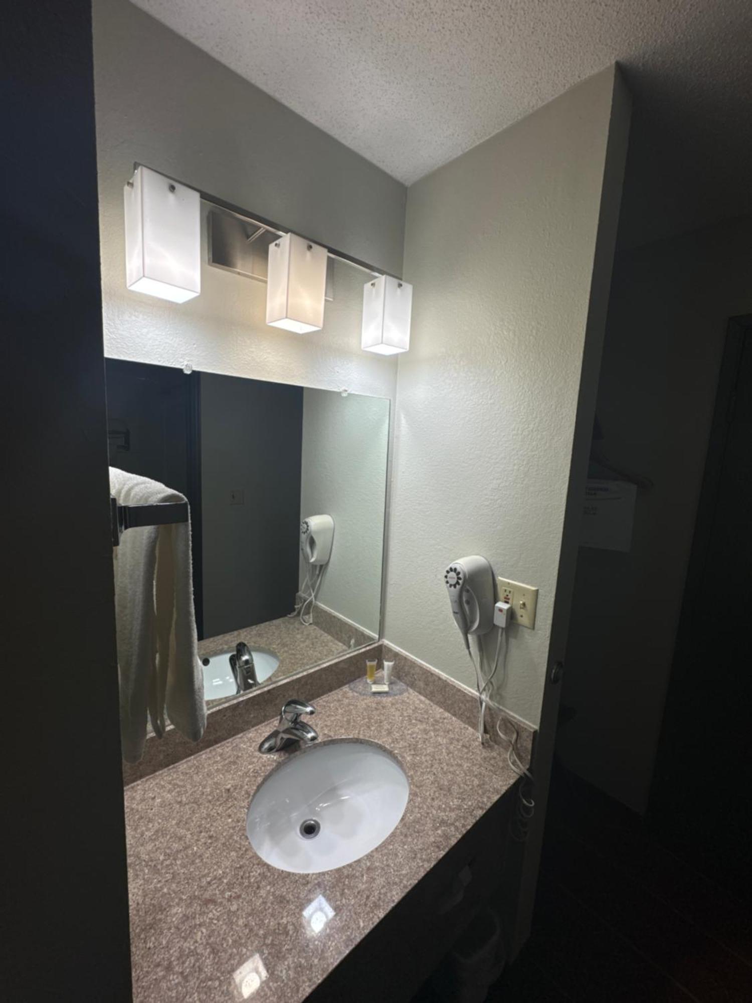 Days Inn By Wyndham Salina I-70 Kültér fotó