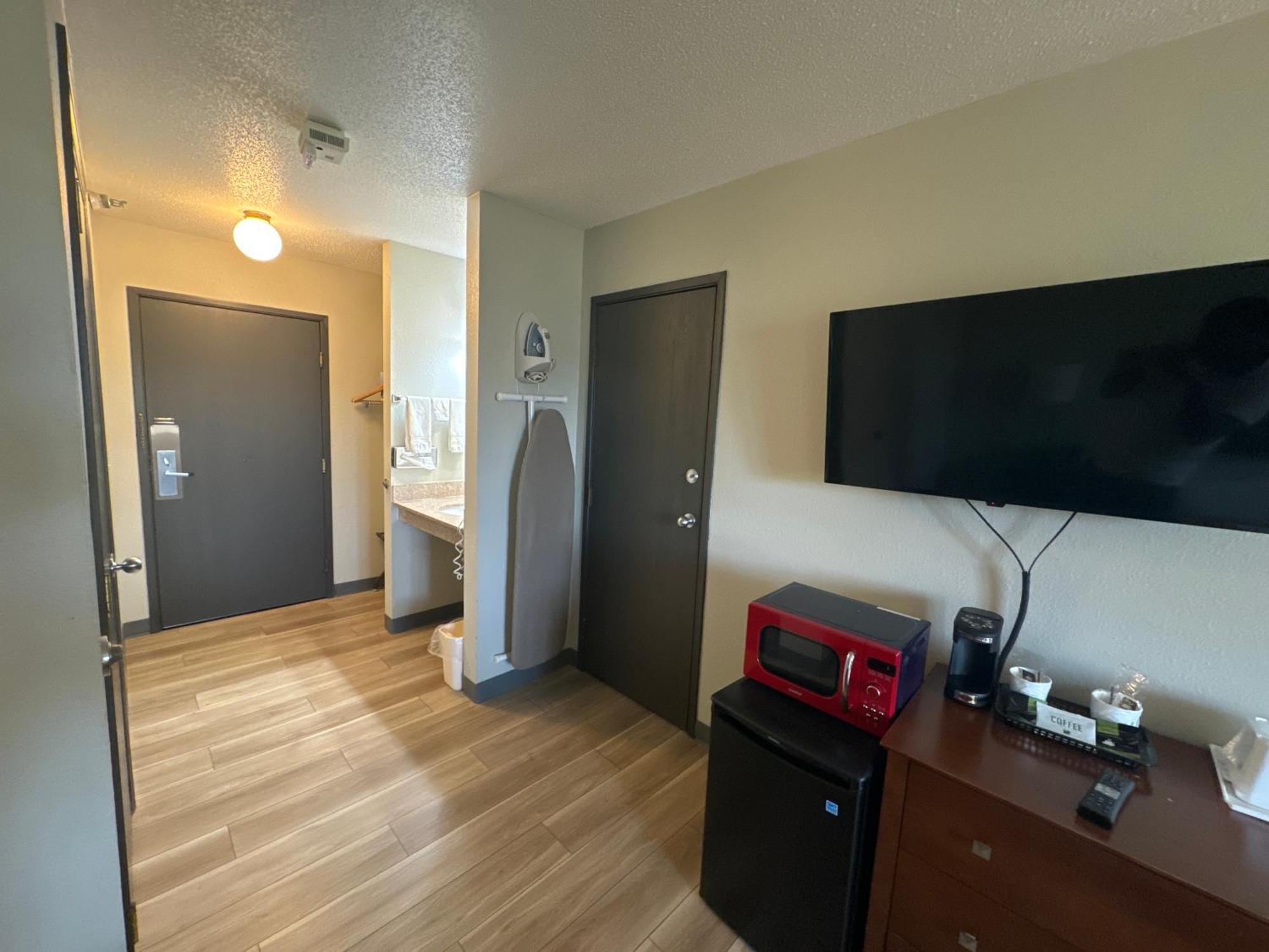Days Inn By Wyndham Salina I-70 Kültér fotó