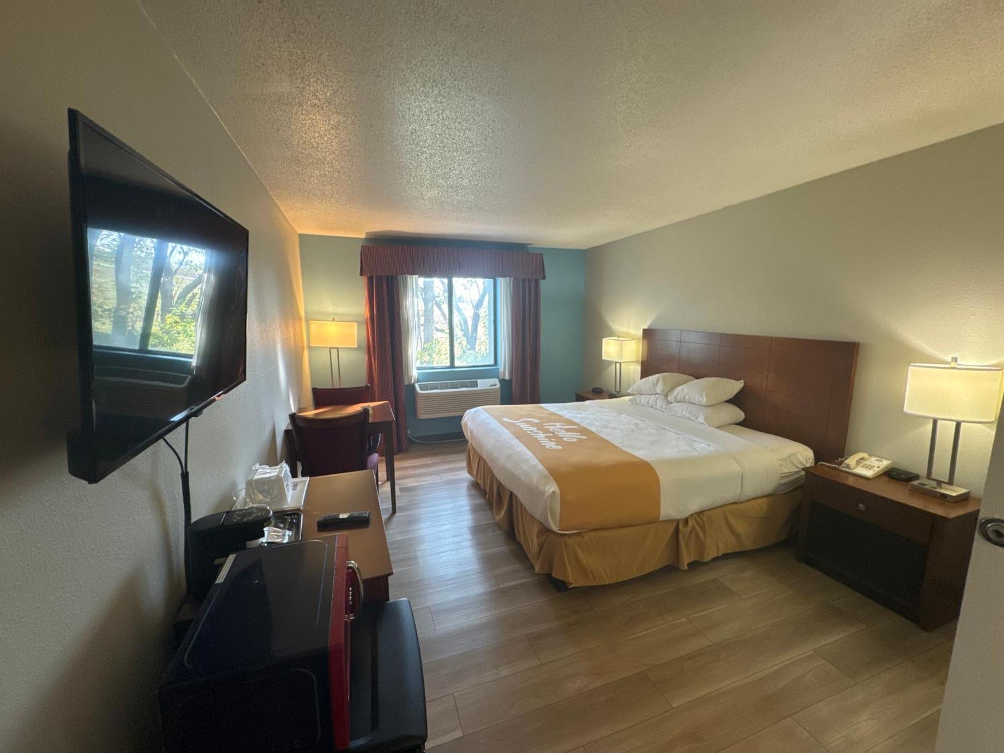 Days Inn By Wyndham Salina I-70 Kültér fotó