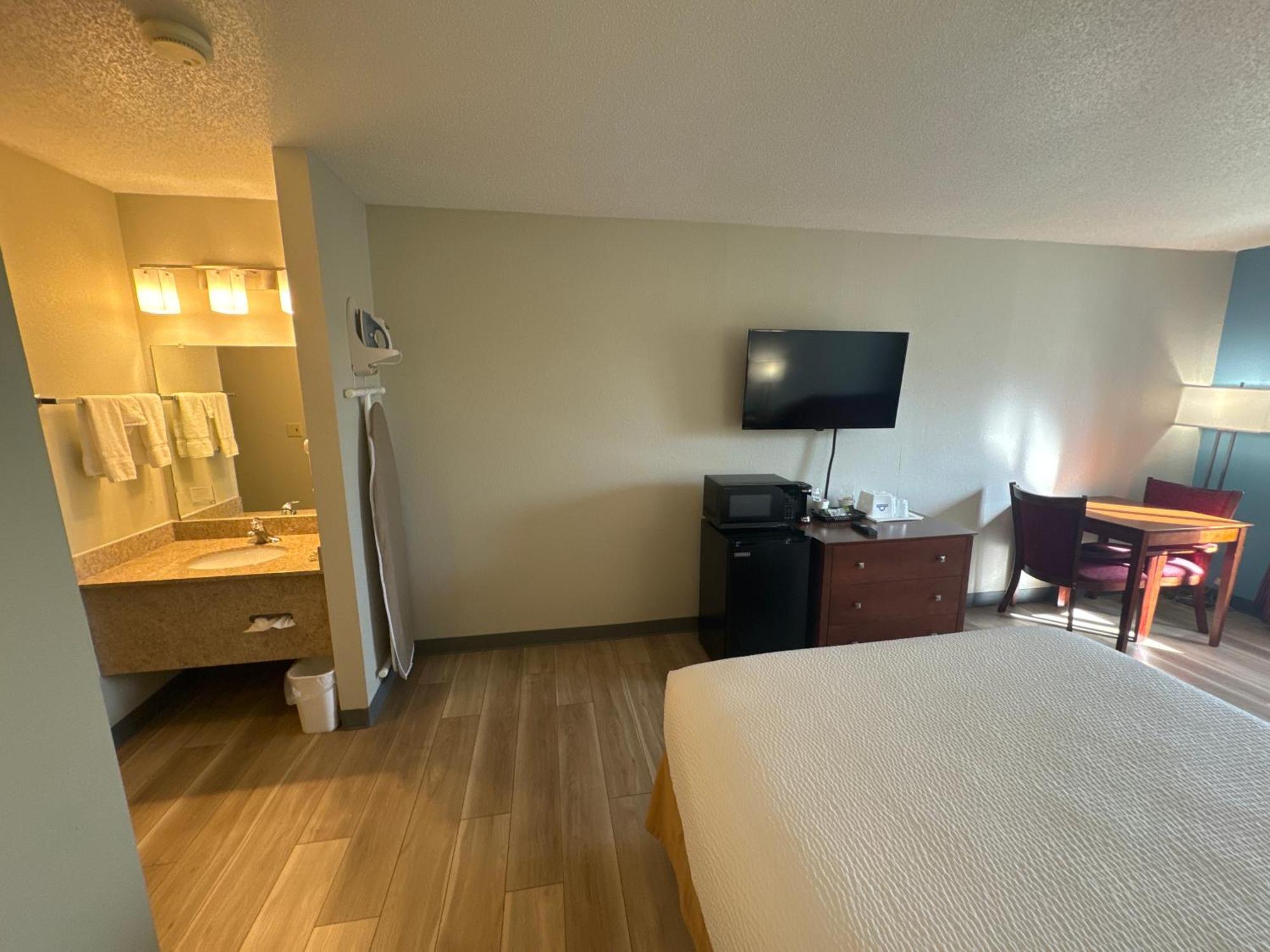 Days Inn By Wyndham Salina I-70 Kültér fotó