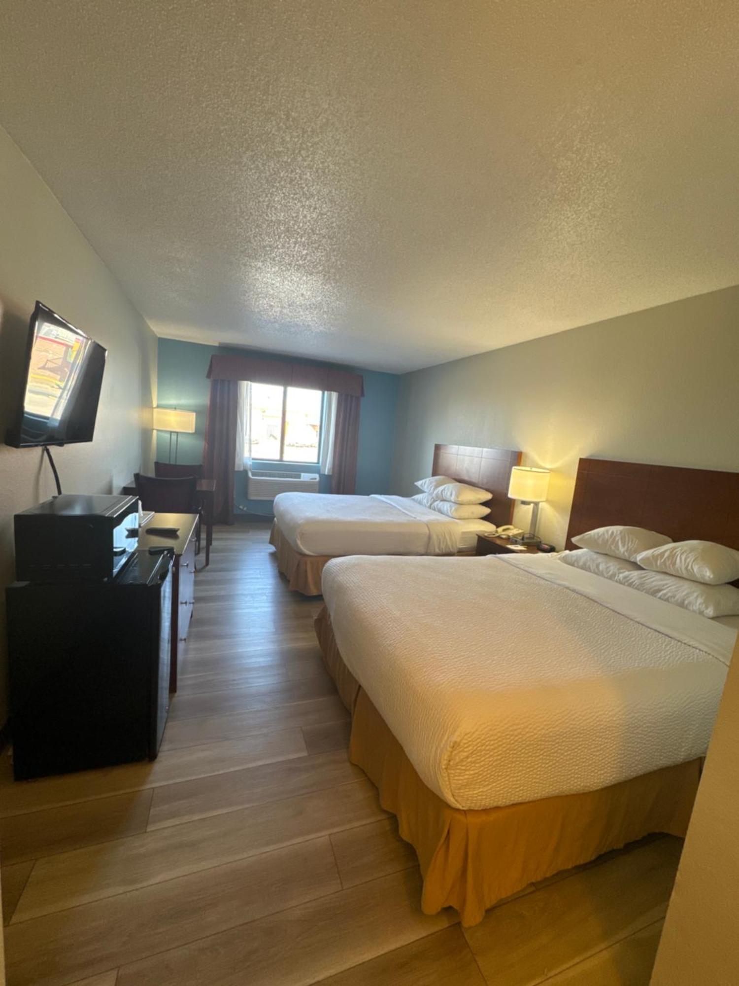 Days Inn By Wyndham Salina I-70 Kültér fotó