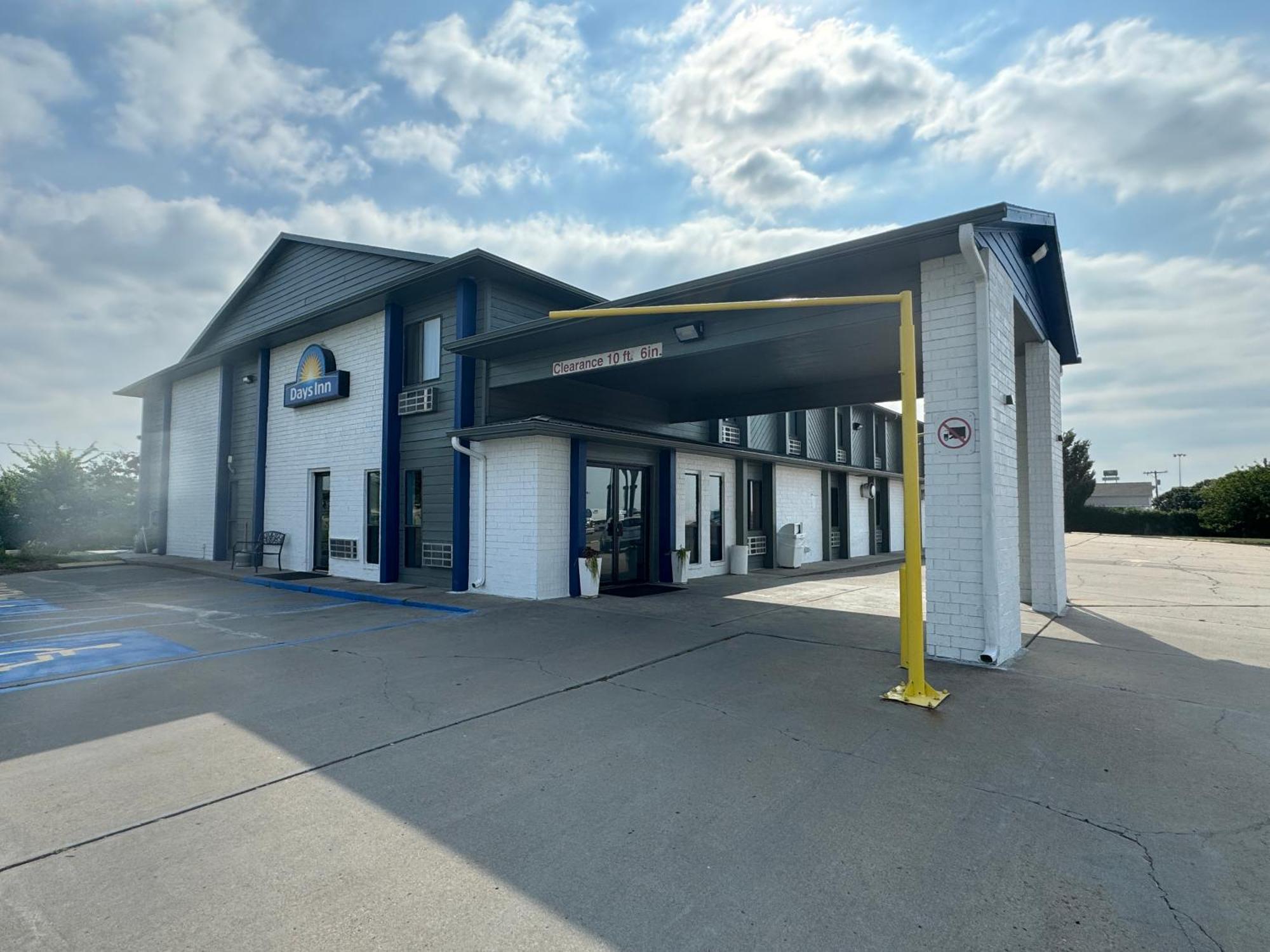Days Inn By Wyndham Salina I-70 Kültér fotó