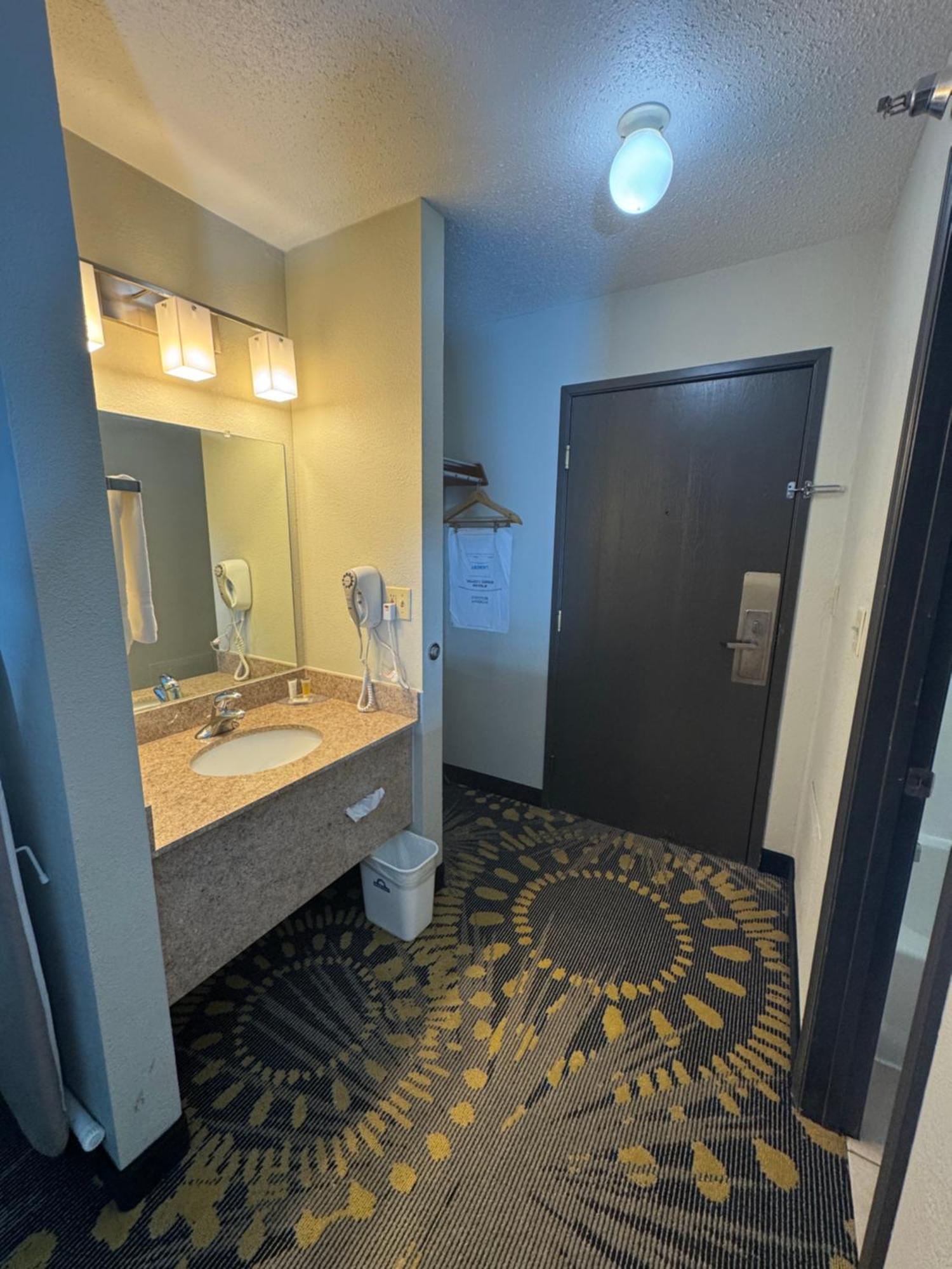 Days Inn By Wyndham Salina I-70 Kültér fotó