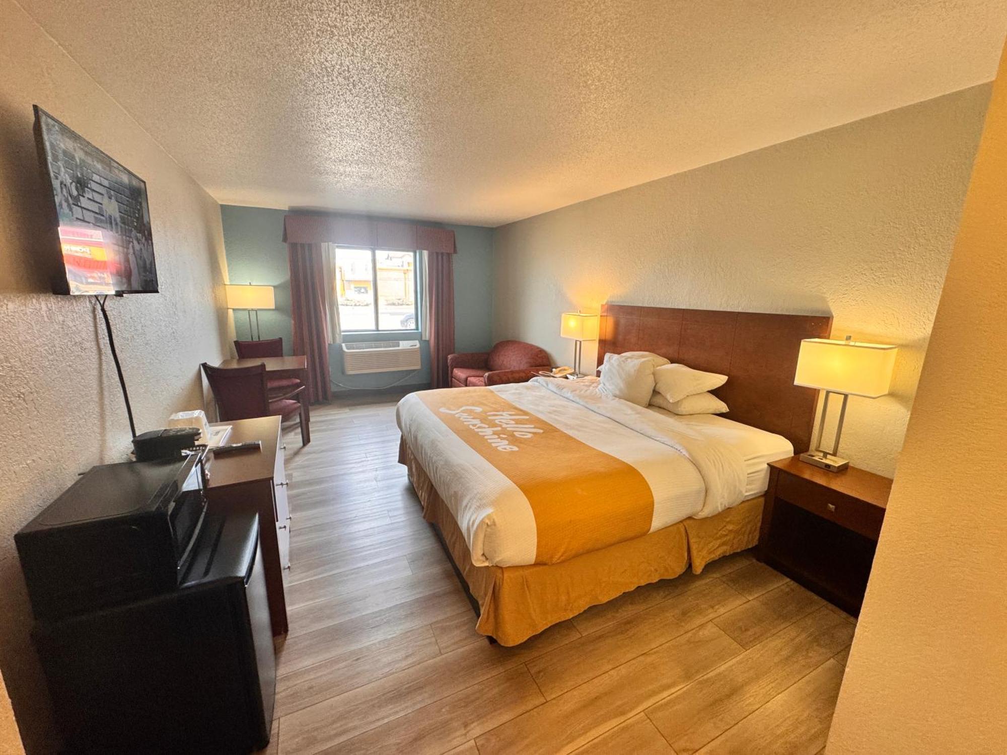 Days Inn By Wyndham Salina I-70 Kültér fotó