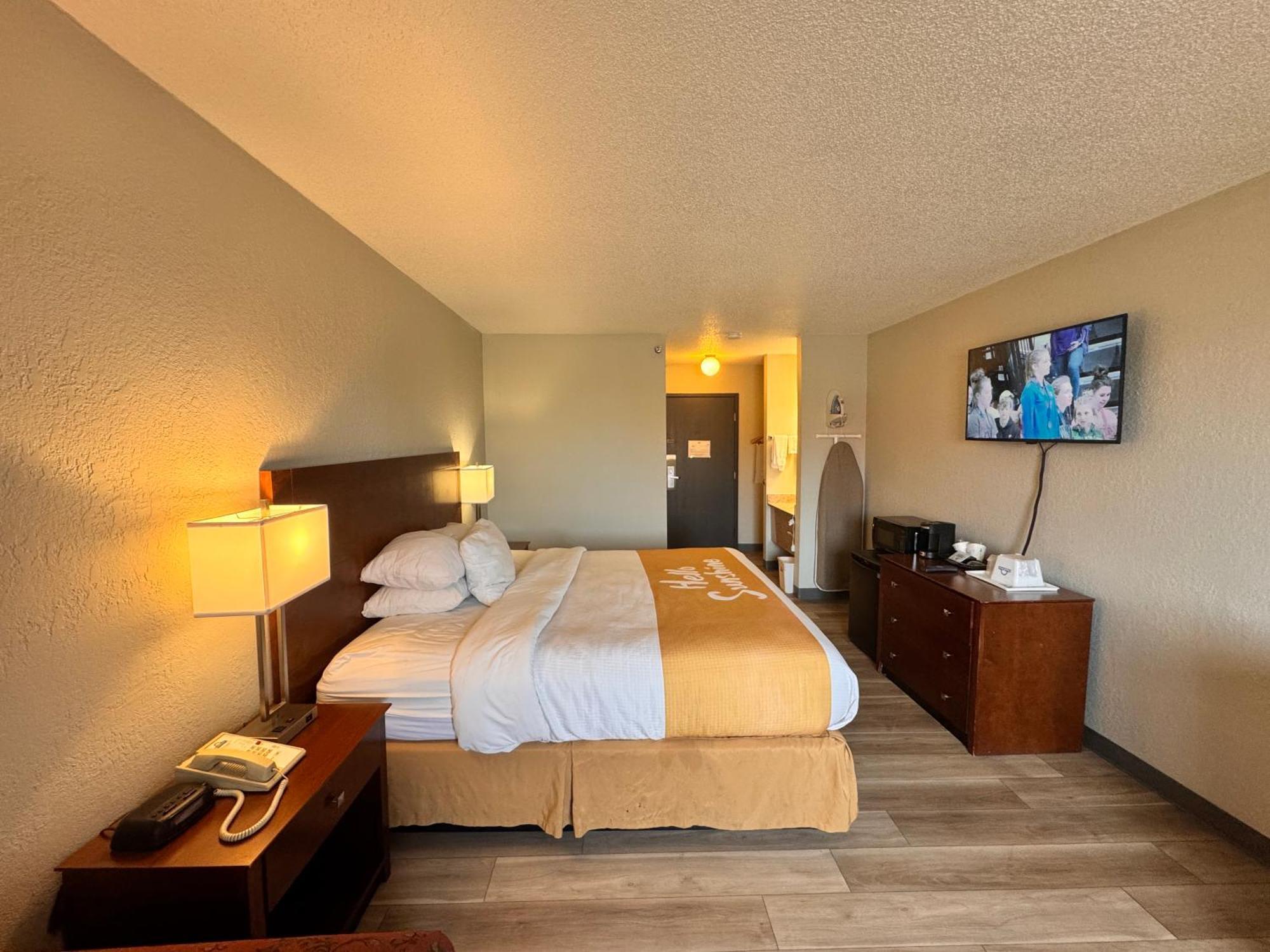 Days Inn By Wyndham Salina I-70 Kültér fotó