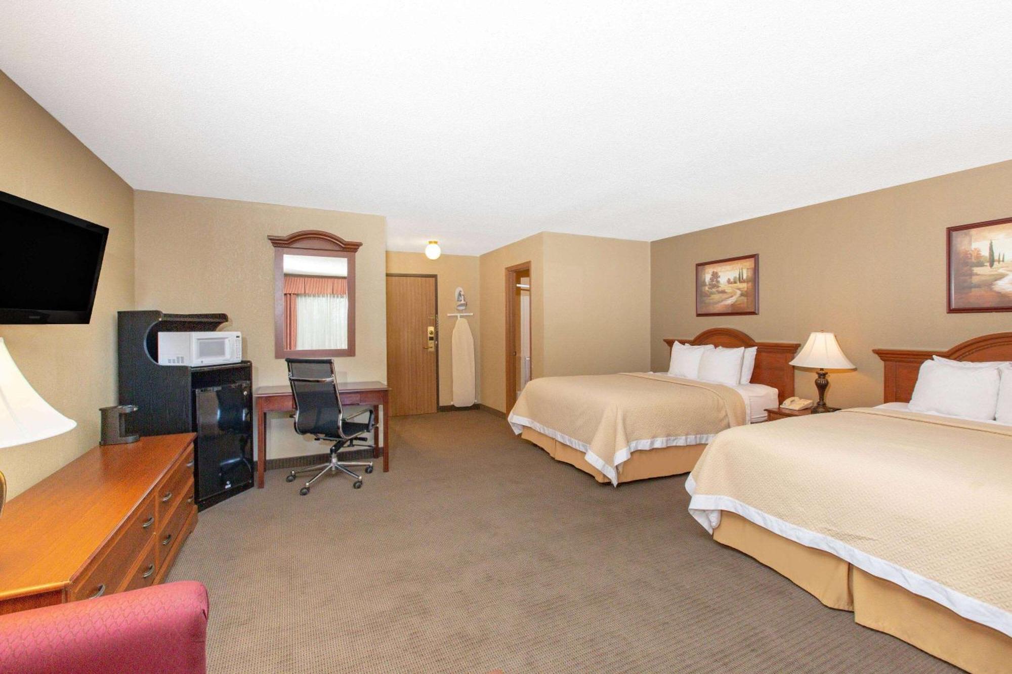 Days Inn By Wyndham Salina I-70 Kültér fotó