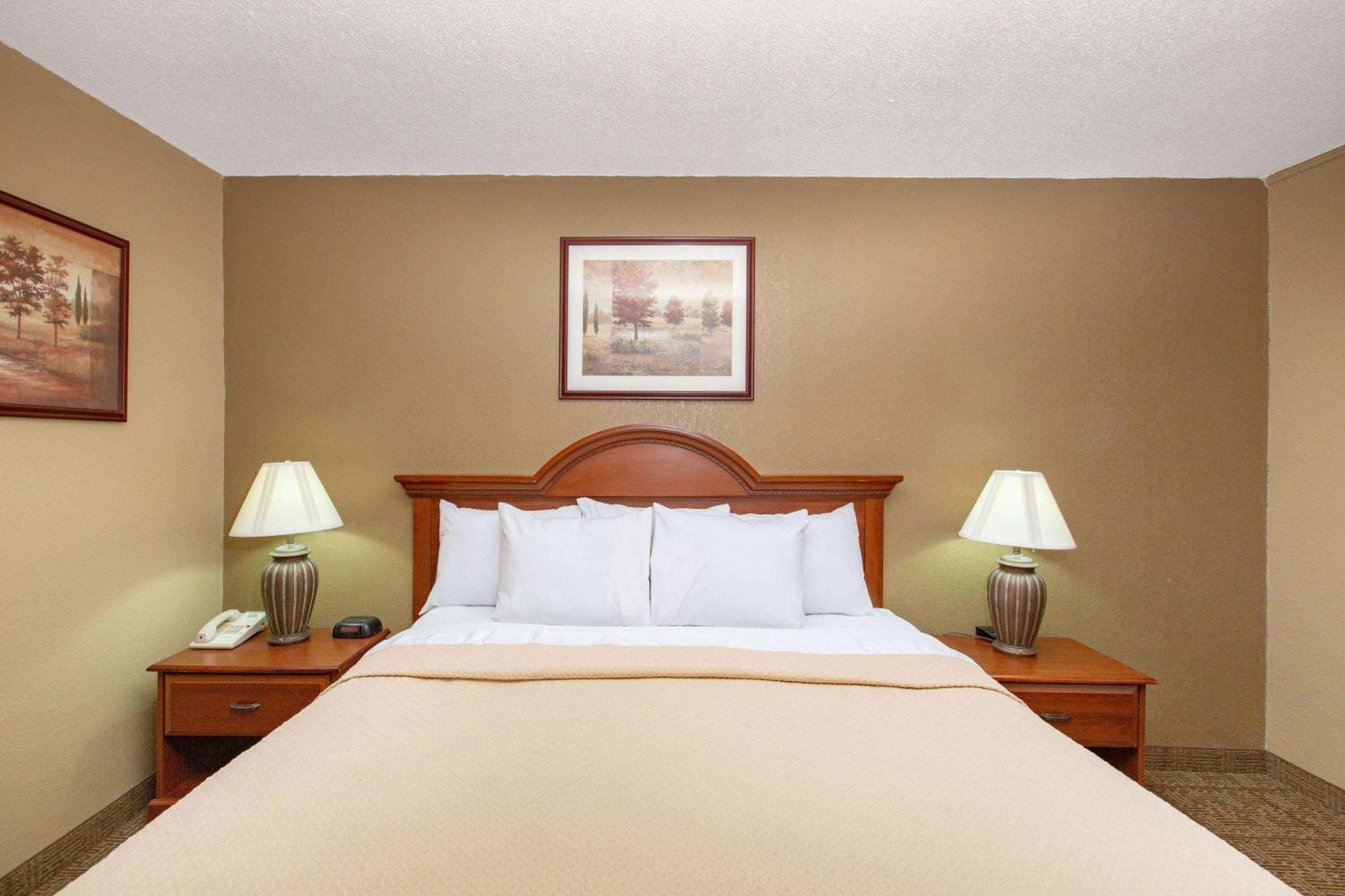 Days Inn By Wyndham Salina I-70 Kültér fotó