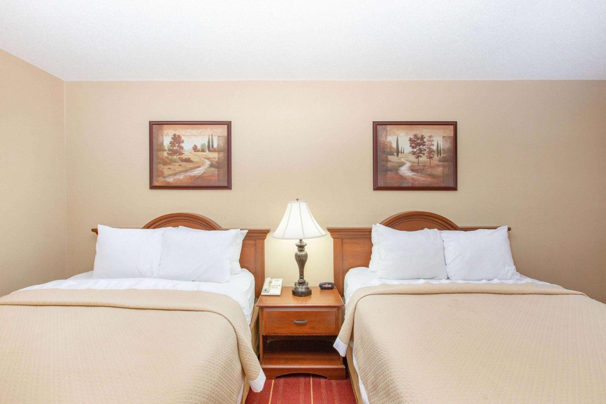 Days Inn By Wyndham Salina I-70 Kültér fotó