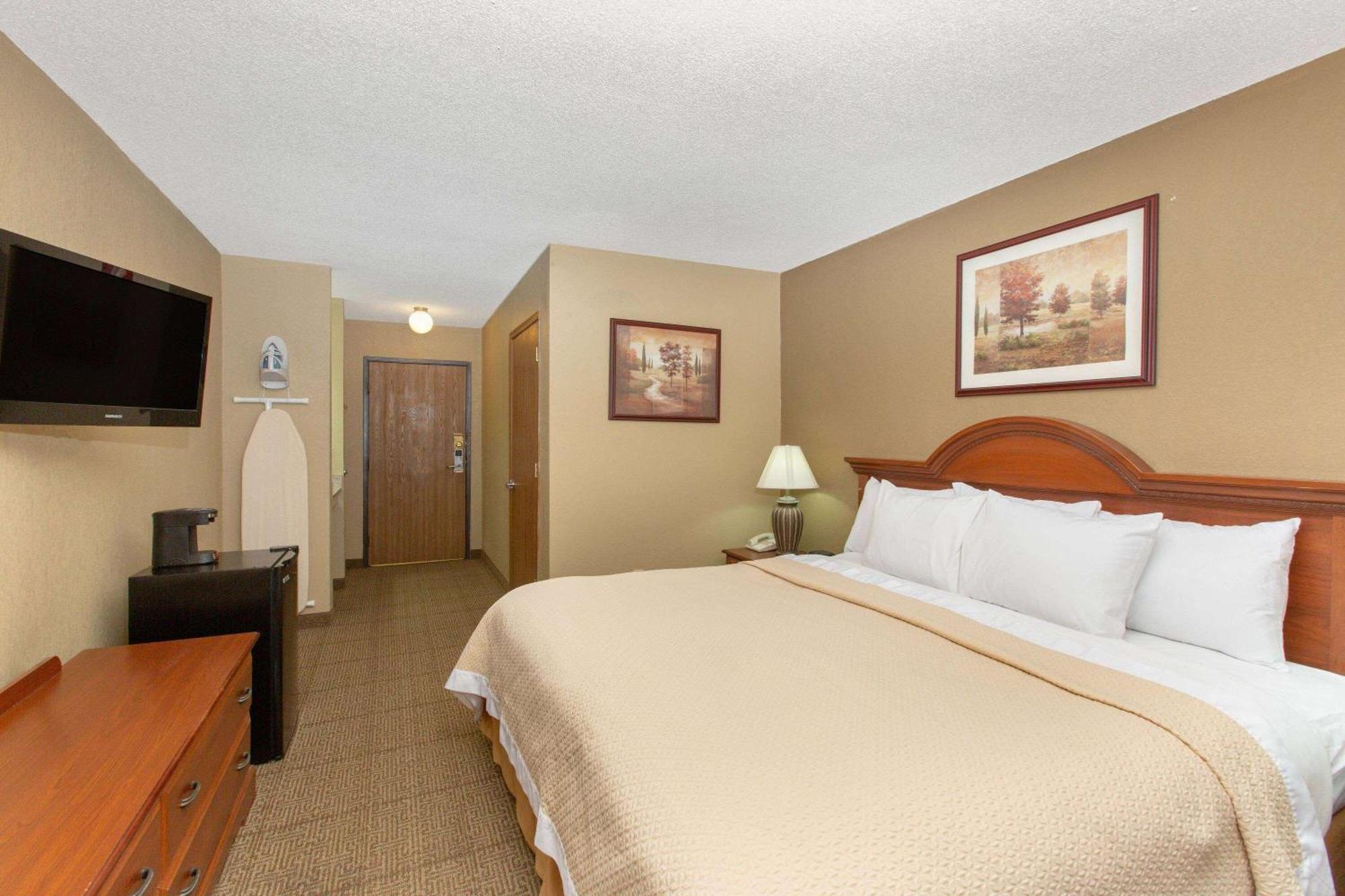 Days Inn By Wyndham Salina I-70 Kültér fotó